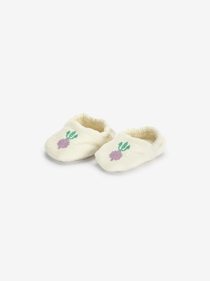 Cool radish all over slippers