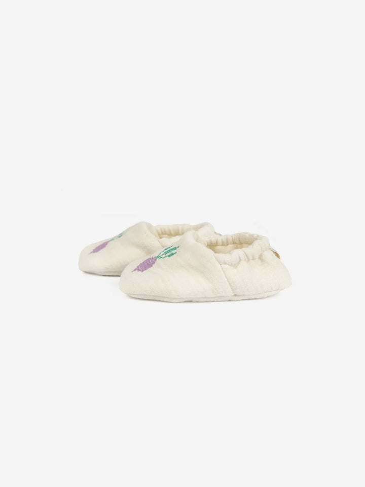 Cool radish all over slippers