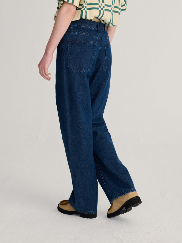 Embroidery washed mid-waist jeans