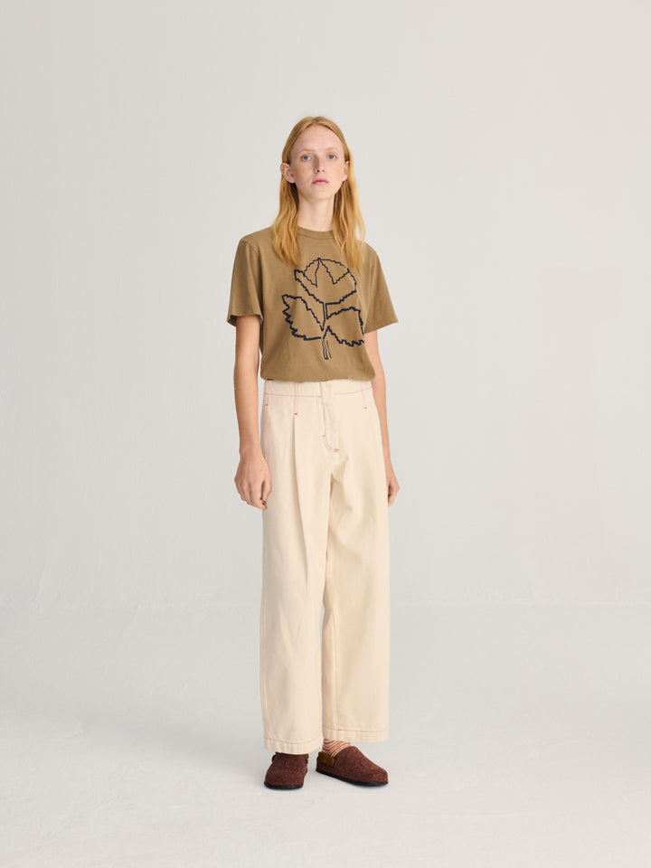 Ecru twill pleated barrel pants