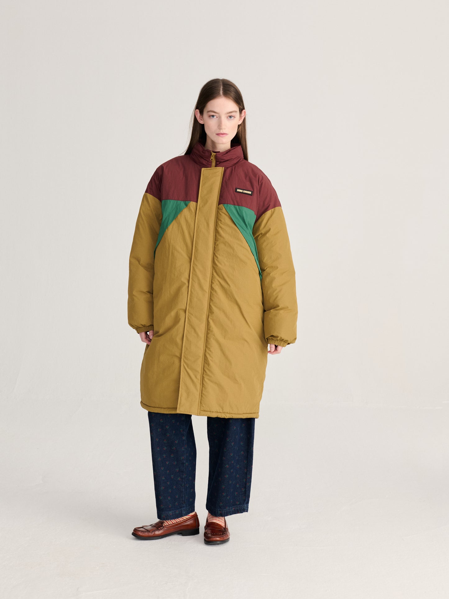 Plumífero largo oversize estilo color block